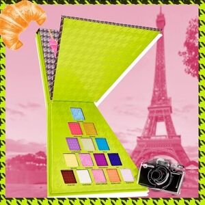 Makeup Revolution Revolution X Emily In Paris City of Love Eyeshadow Palette